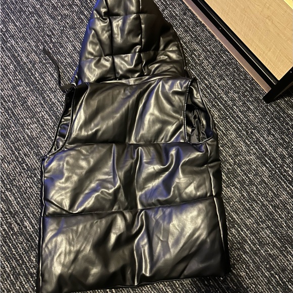 Leather puffer vest - Picture 3 of 3